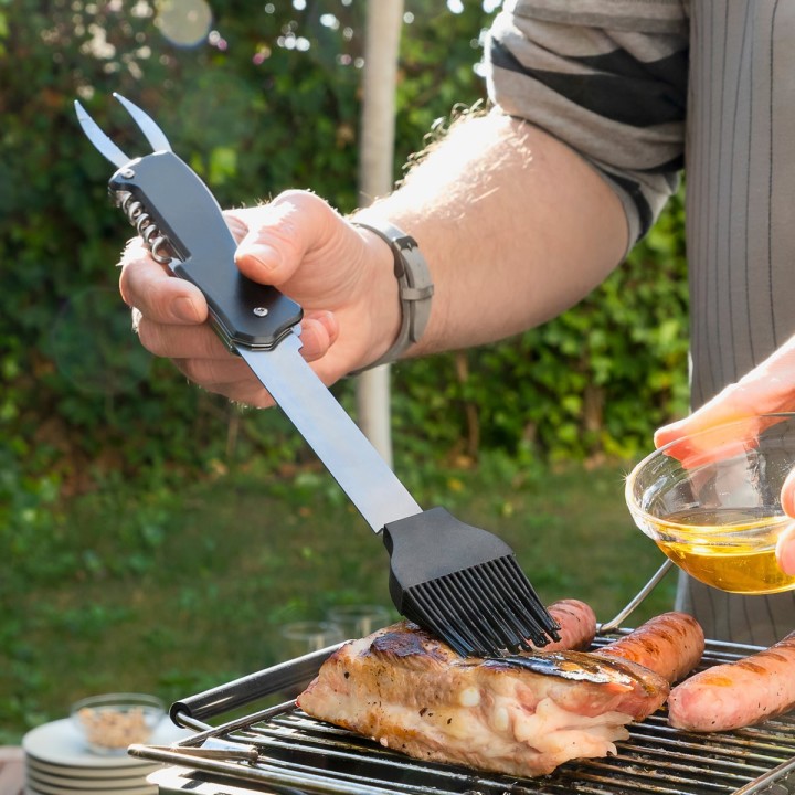 Strumento multifunzione per BBQ
