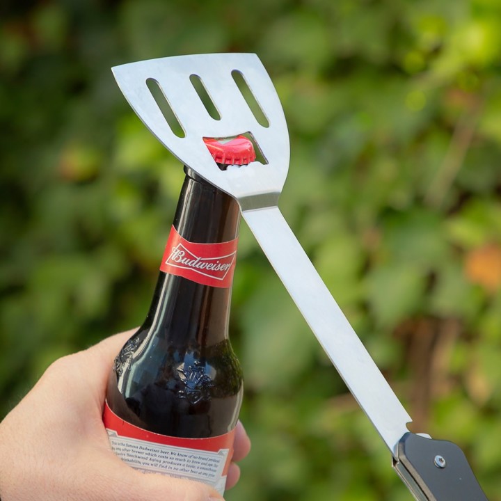 Strumento multifunzione per BBQ