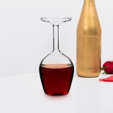 Bicchiere da vino sottosopra