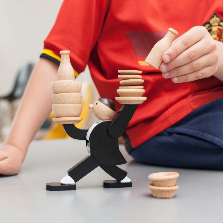 Gioco il cameriere equilibrista