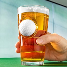 Bicchiere con pallina da golf