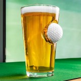 Bicchiere con pallina da golf