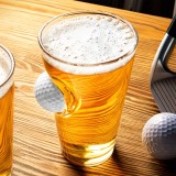 Bicchiere con pallina da golf