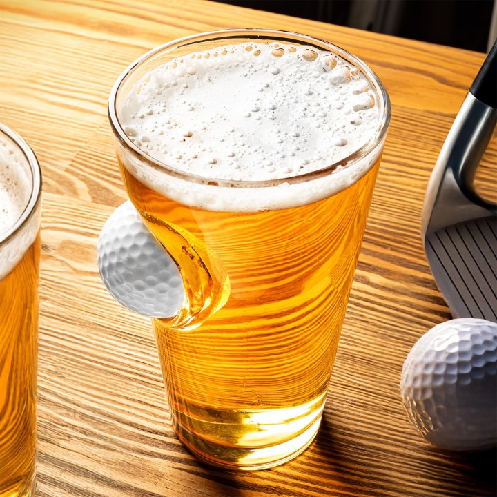 Bicchiere con pallina da golf