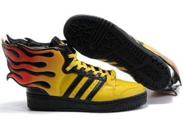 Le Adidas vanno a fuoco