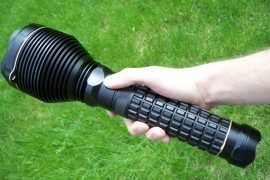 La super torcia torcia-olight-sr90-intimidator