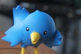 Il vinyl toy di Ollie, l'uccello di Twitter action-figure-ollie-mascotte-twitter
