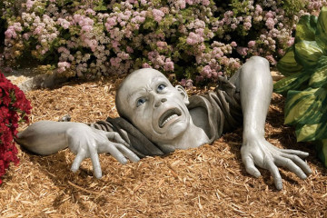 Uno zombie in giardino
