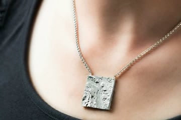Earth Pendat Silver: il ciondolo topografico personalizzabile!