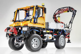 LEGO Technic: Camion Mercedes-Benz con Gru lego-unimog-u400