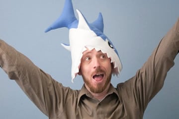 Peluche/copricapo Shark Attack