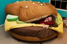 Un letto a forma di Hamburger letto-hamburger