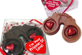 Manette di cioccolato per San valentino manette-cioccolato