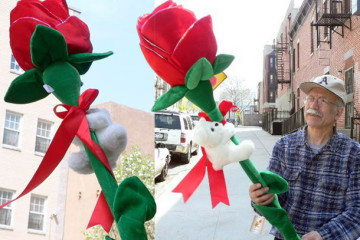 A San Valentino regala una rosa gigante peluche