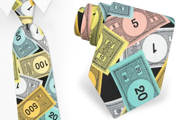 Una cravatta fatta di banconote del Monopoli
