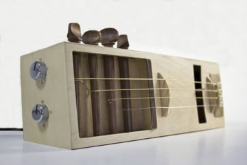 La sveglia acustica, una chitarra a misura di comodino