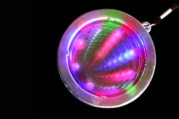 Un tunnel di LED in un ciondolo