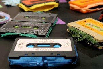 Il portamonete fatto con cassette riciclate