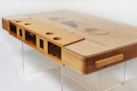 Il tavolino audiocassetta tavolino-audiocassetta