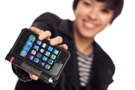 SmartGuard, case per iPhone da difesa personale spray-peperoncino-per-iphone