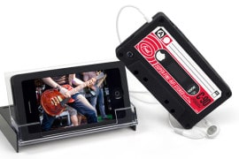 Custodia musicassetta per iPhone 4 e 4S stand-audiocassetta-iphone