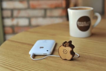 Mini speaker Apple di legno