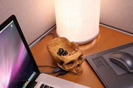 Un teschio come Hub USB teschio-portaoggetti-hub-usb