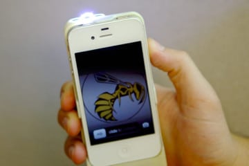 Il case taser per iPhone 4 e 4S
