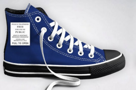 Le scarpe TARDIS in stile Converse converse-doctor-who-tardis