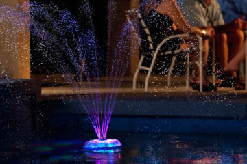 Fontana luminosa galleggiante