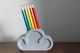 Una nuvola di gomma e un arcobaleno di matite nuvola-portamatite-con-arcobaleno