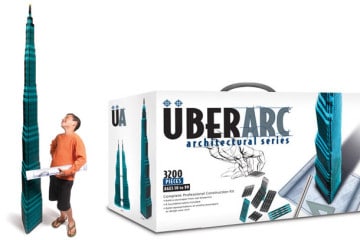 Un super grattacielo di plastica