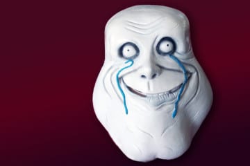 La maschera Forever Alone
