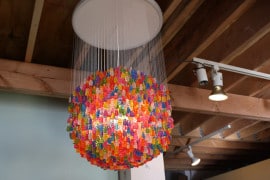Il lampadario di orsetti gommosi lampadario-orsetti-gommosi