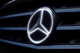 La stella Mercedes luminosa logo-mercedes-illuminato