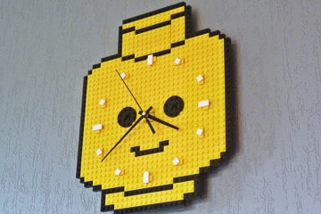 L’orologio “testa di LEGO”