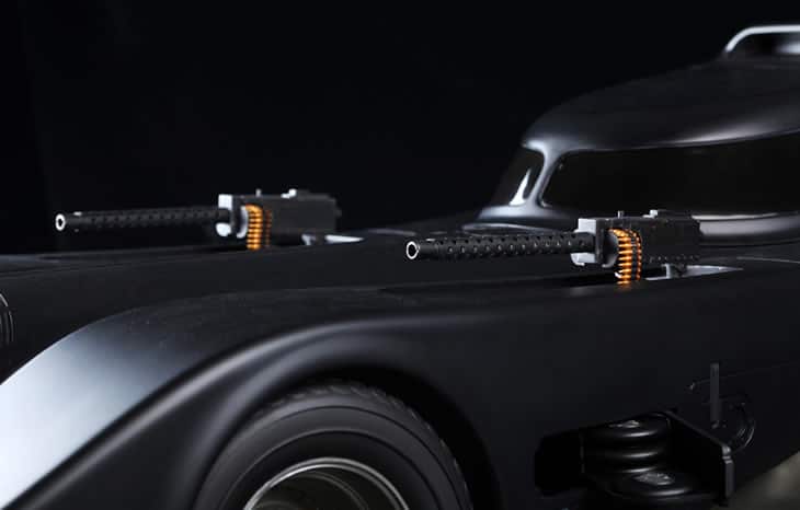 hottoys-batmobile-scala-1-6-zoom