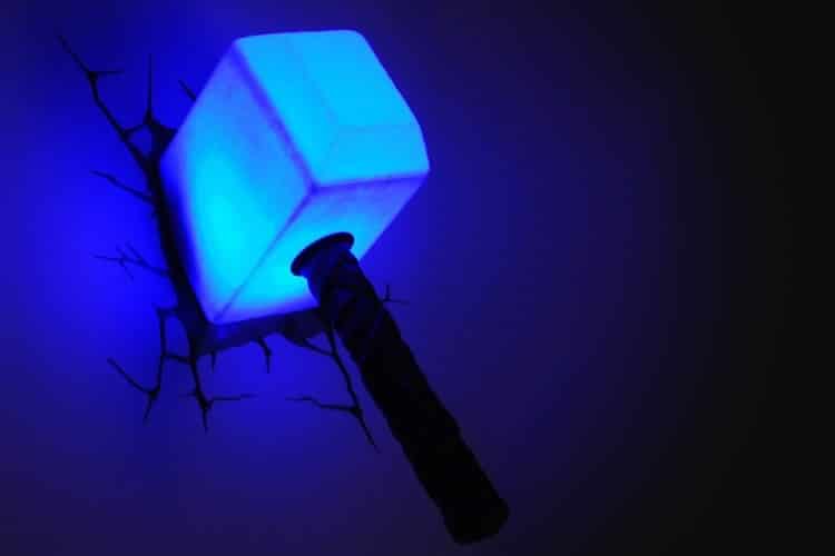 luce-da-parete-3d-martello-thor