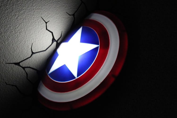 luce-da-parete-3d-scudo-capitan-america