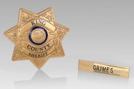 Il set da sceriffo di The Walking Dead set-distintivo-sceriffo-rick-grimes