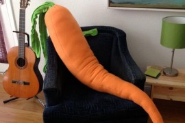 Carota gigante di peluche peluche-carota-gigante