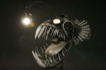 Mostro degli abissi luminoso