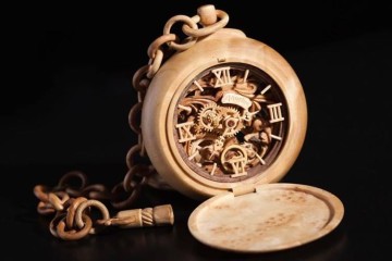 Gli orologi di legno al 100%