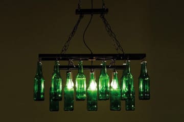 Lampadario di bottiglie