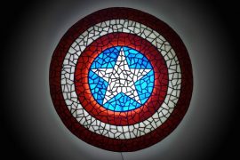 Scudo di vetro di Capitan America lampada-vetro-piombato-scudo-capitan-america