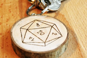 Portachiavi dado da 20 di legno