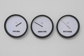 Gli orologi separati orologio-diviso-in-tre