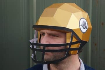 Casco da football di carta