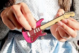 La lima per unghie da rocker lima-per-unghie-chitarra-elettrica