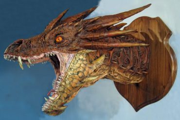 Smaug di cartapesta